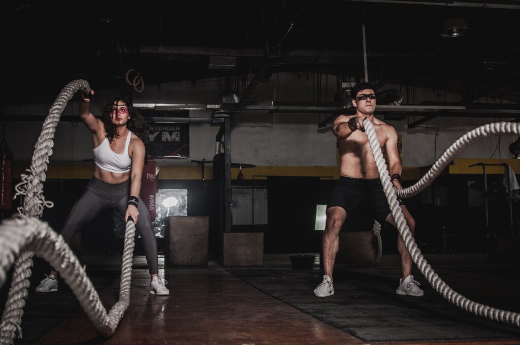 Picture showing 2 people working out in the gym 